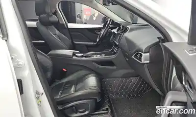 Jaguar F-Pace 2017 2.0 Автомат в Москве № 500306, миниатюра 10