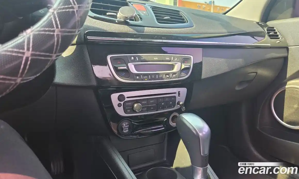 Renault SM3 2016 1.6 Автомат в Москве № 524601, фото 14