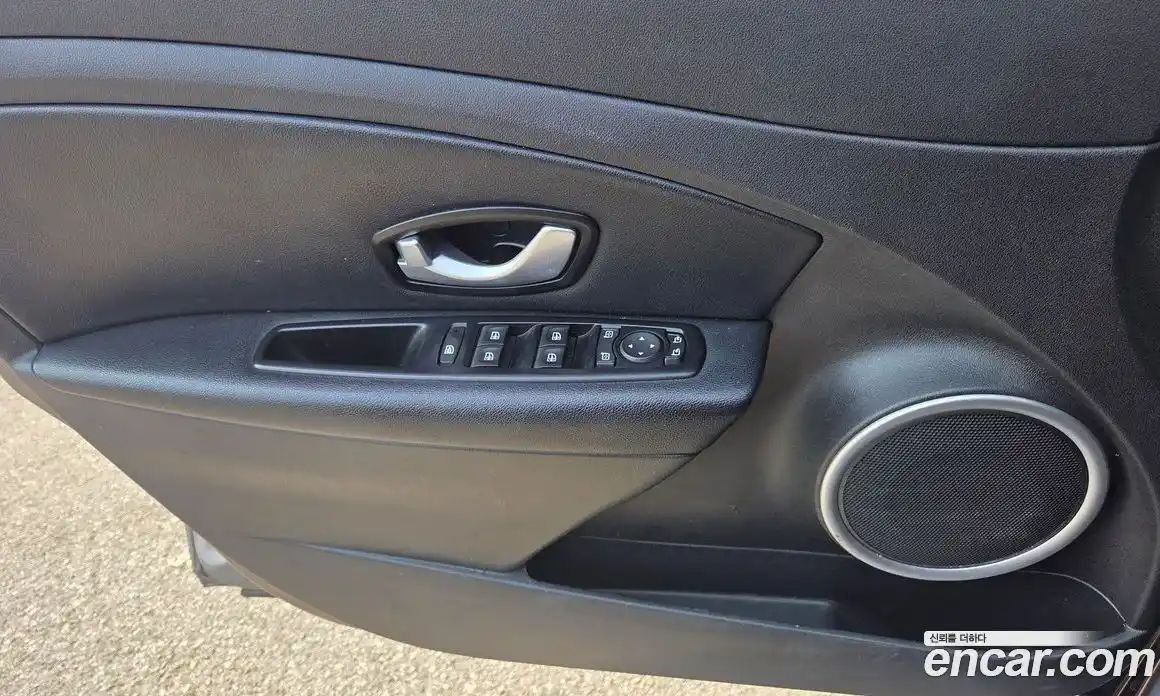 Renault SM3 2016 1.6 Автомат в Москве № 524601, фото 17