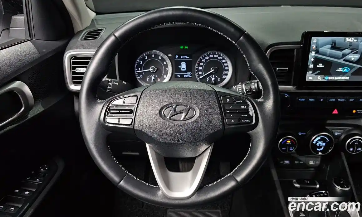 Hyundai Venue 2022 1.6 Автомат в Москве № 530831, фото 13