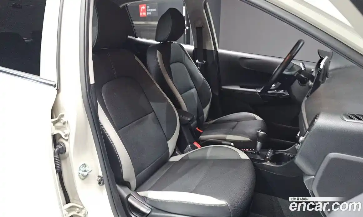 Kia Morning 2023 1.0 Автомат в Москве № 532466, фото 10