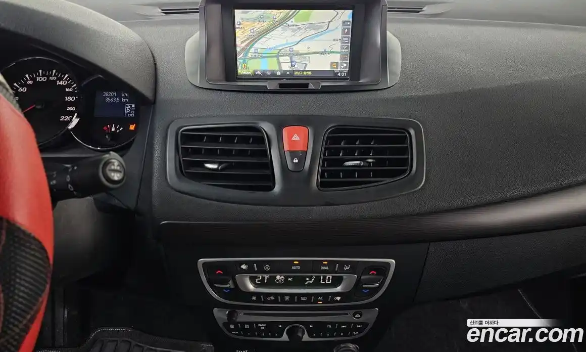 Renault SM3 2010 1.6 Автомат в Москве № 533449, фото 14