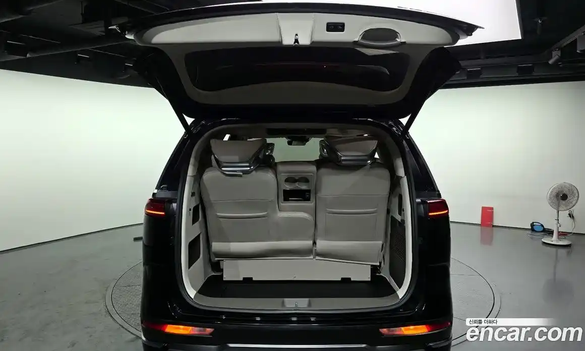 Kia Canival 2022 3.5 Автомат в Москве № 534089, фото 20