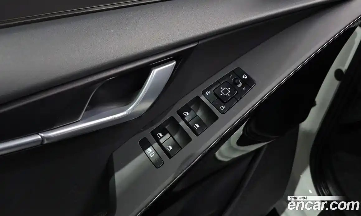 Kia Niro 2023 0.2 Автомат в Москве № 535008, фото 17