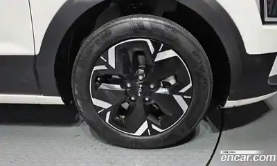 Kia Niro 2023 0.2 Автомат в Москве № 535008, миниатюра 5