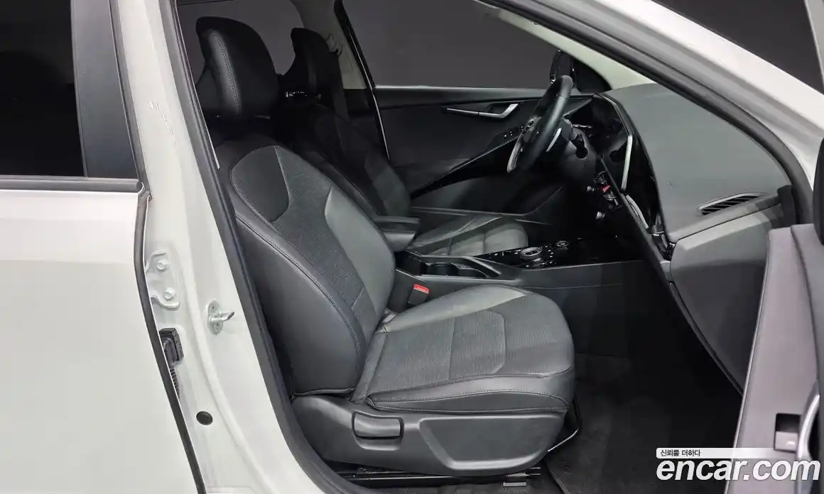 Kia Niro 2023 0.2 Автомат в Москве № 535008, фото 10