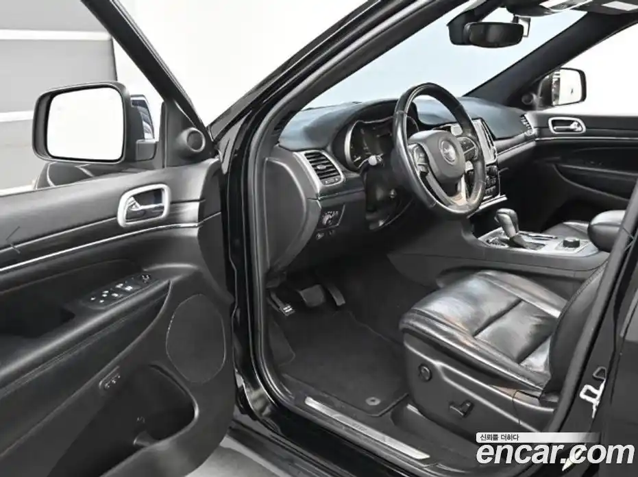 Jeep Cherokee 2019 3.6 Автомат в Москве № 535347, фото 11