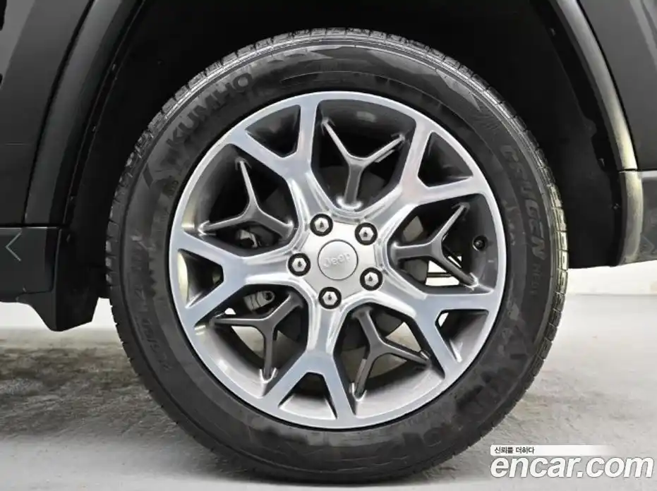 Jeep Cherokee 2019 3.6 Автомат в Москве № 535347, фото 5