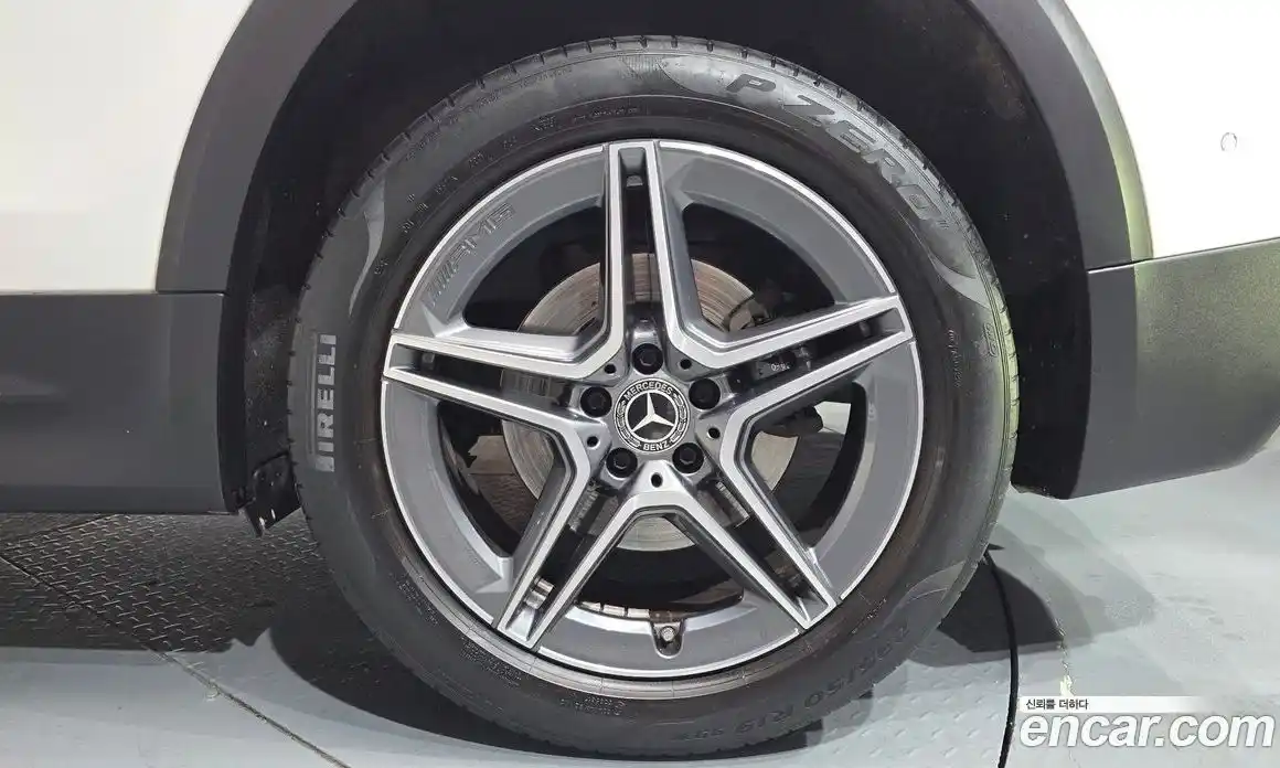 Mercedes-Benz GLB-Class 2021 2.0 Автомат в Москве № 542716, фото 4