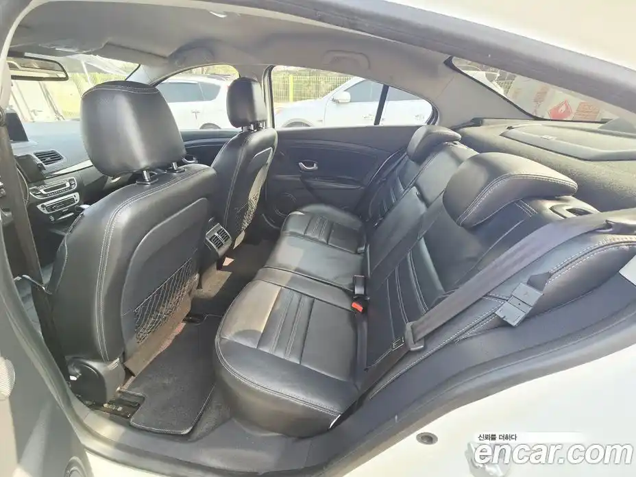 Renault SM3 2015 1.6 Автомат в Москве № 106605, фото 11