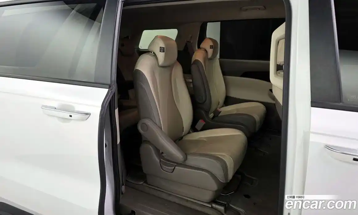 Kia Canival 2023 3.5 Автомат в Москве № 122749, фото 5