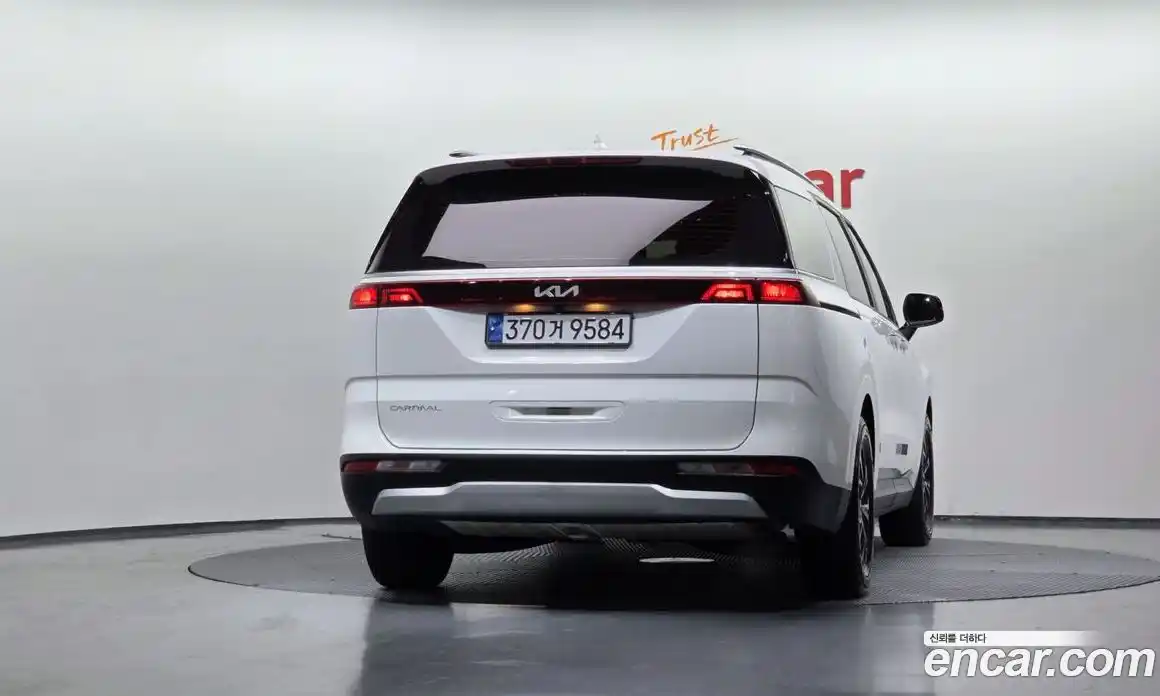 Kia Canival 2023 3.5 Автомат в Москве № 122749, фото 8