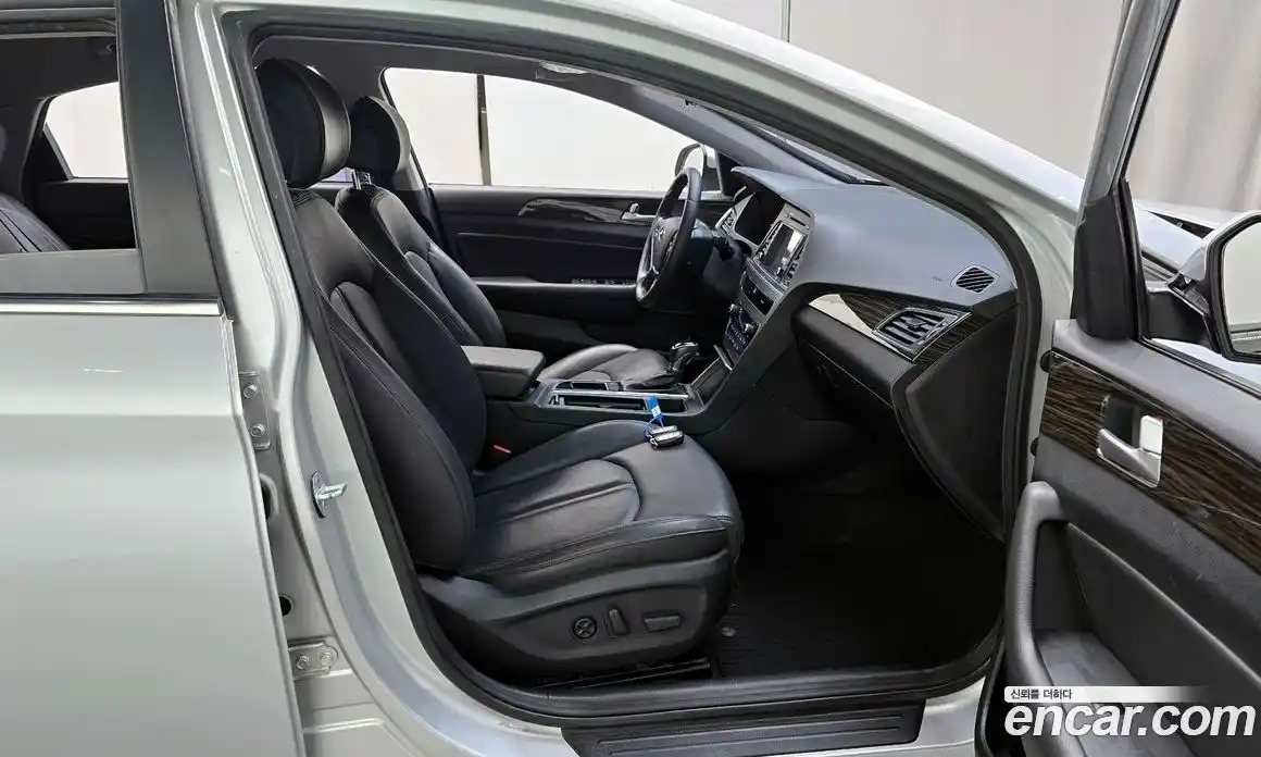 Hyundai Sonata 2015 2.0 Автомат в Москве № 126385, фото 13