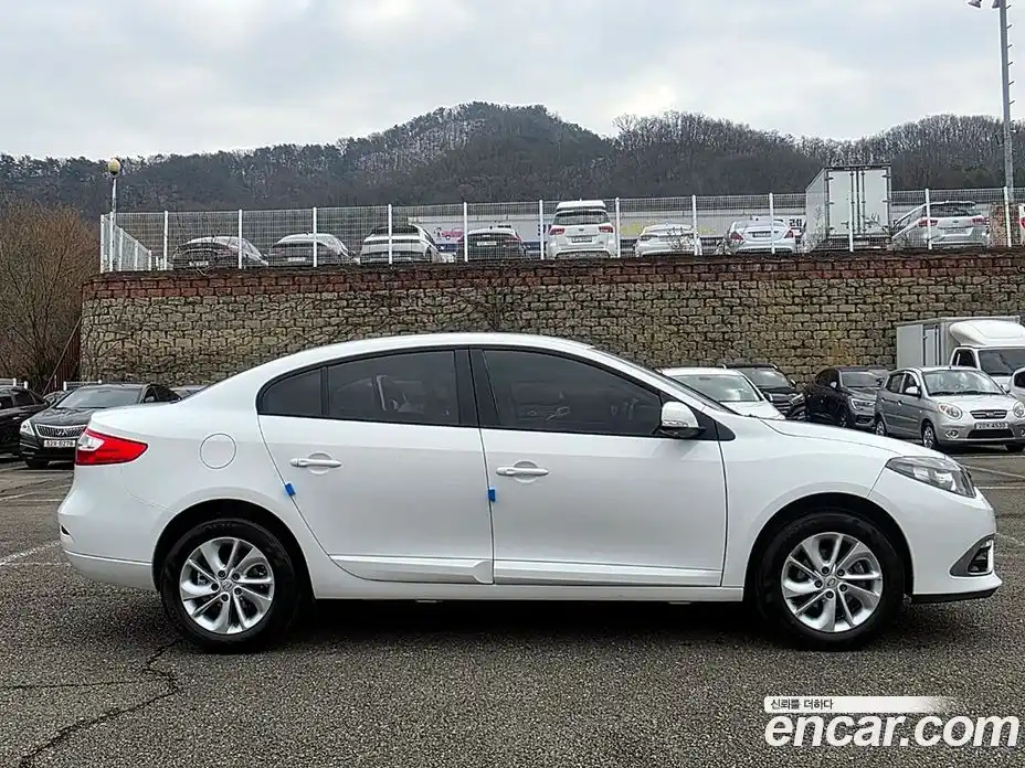 Renault SM3 2015 1.6 Автомат в Москве № 153091, фото 19