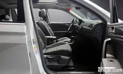 Volkswagen Tiguan 2020 2.0 Автомат в Москве № 168774, миниатюра 2