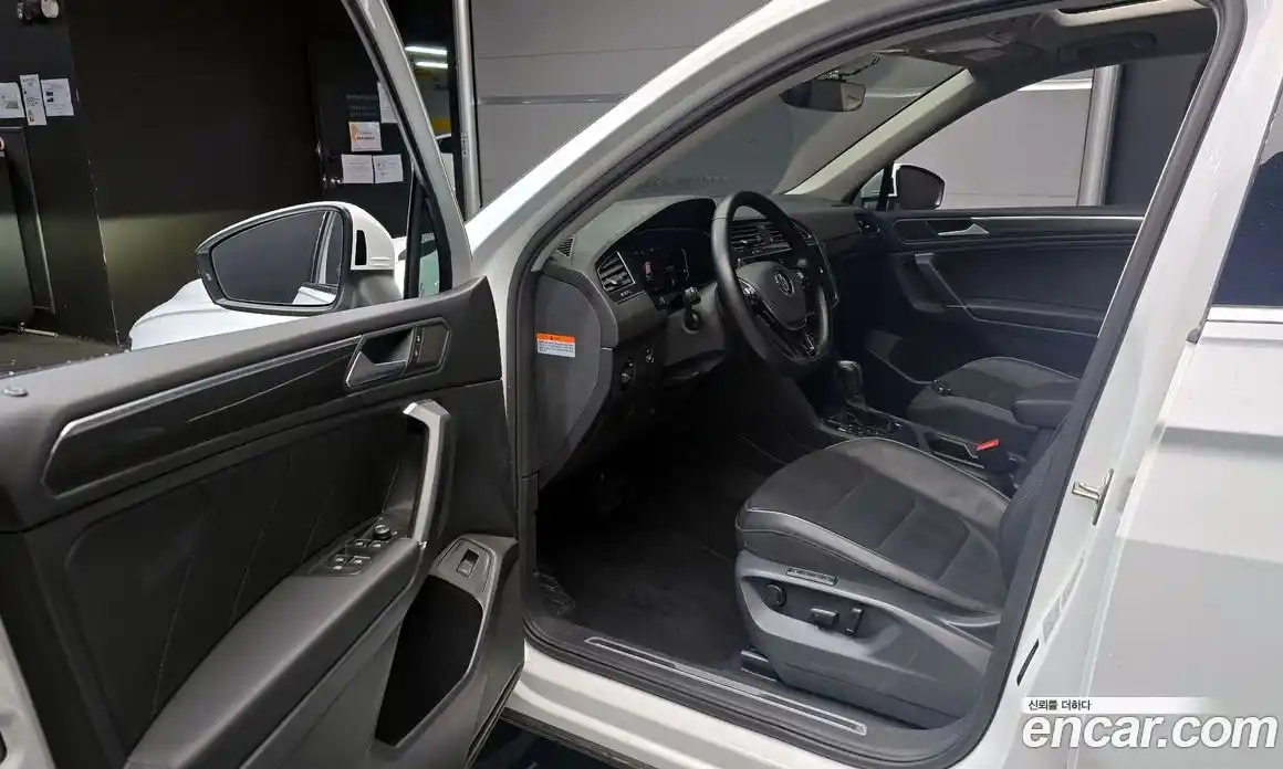 Volkswagen Tiguan 2020 2.0 Автомат в Москве № 168774, фото 3