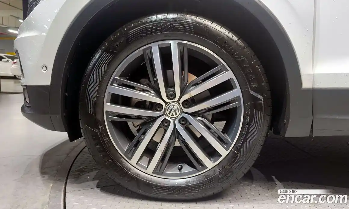 Volkswagen Tiguan 2020 2.0 Автомат в Москве № 168774, фото 5