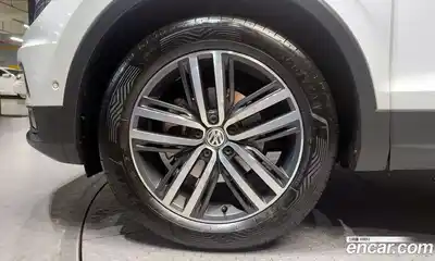 Volkswagen Tiguan 2020 2.0 Автомат в Москве № 168774, миниатюра 5