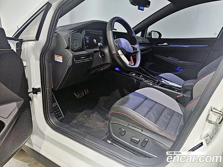 Volkswagen Golf 2024 2.0 Автомат в Москве № 169140, фото 10