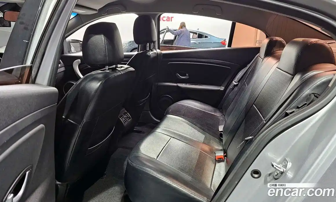 Renault SM3 2010 1.6 Автомат в Москве № 183315, фото 12