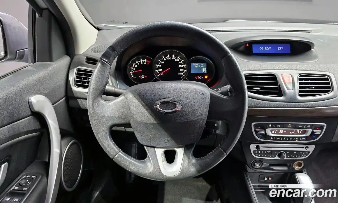 Renault SM3 2010 1.6 Автомат в Москве № 183315, фото 13