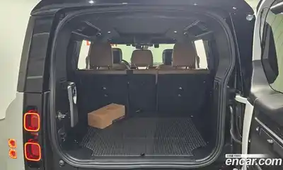 Land Rover Defender, 2025