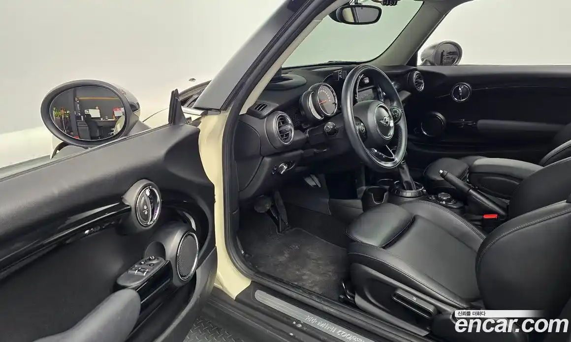 Mini Cooper 2017 2.0 Автомат в Москве № 198455, фото 11