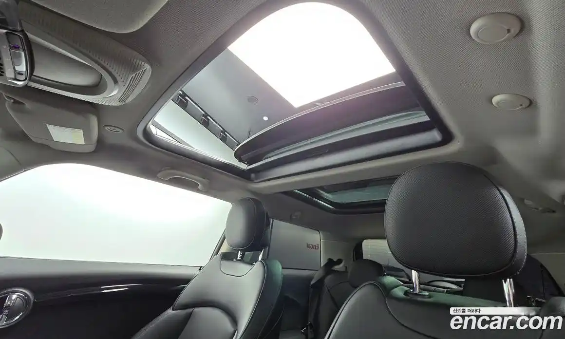 Mini Cooper 2017 2.0 Автомат в Москве № 198455, фото 17