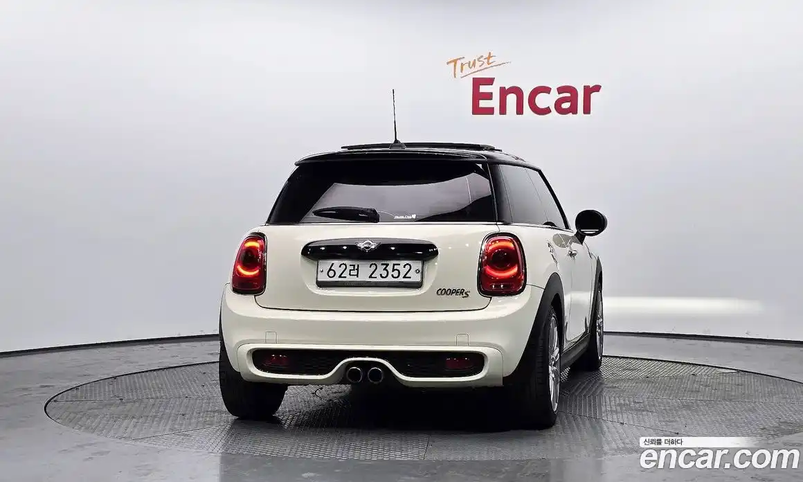 Mini Cooper 2017 2.0 Автомат в Москве № 198455, фото 4