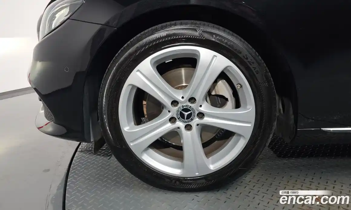 Mercedes-Benz E-Class 2018 2.0 Автомат в Москве № 207539, фото 18