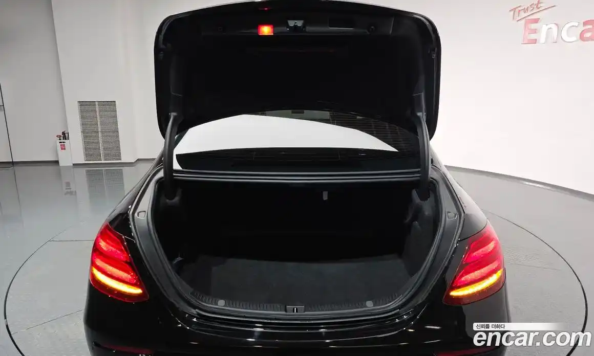 Mercedes-Benz E-Class 2018 2.0 Автомат в Москве № 207539, фото 7