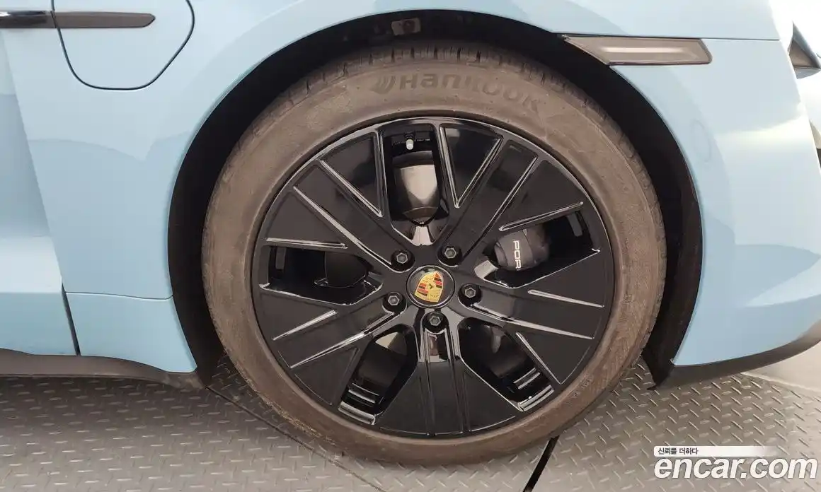 Porsche Taycan 2023 0.1 Автомат в Москве № 213114, фото 17