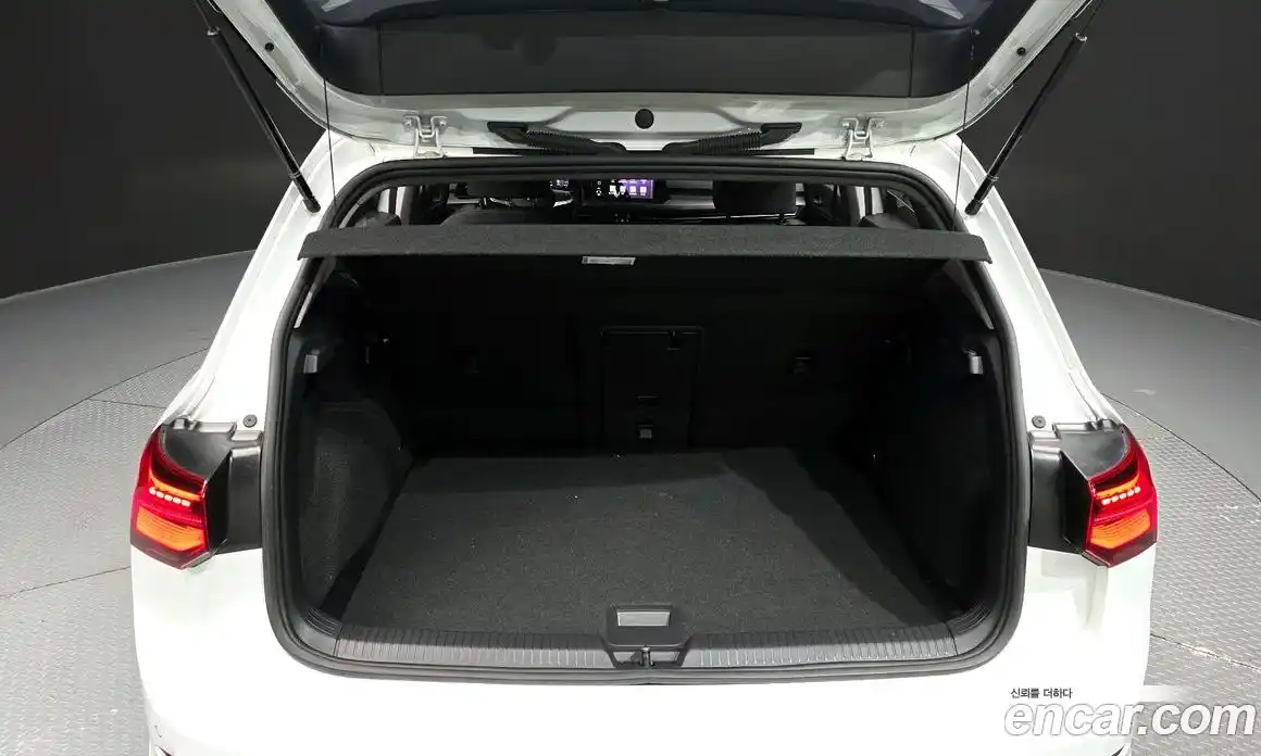 Volkswagen Golf 2023 2.0 Автомат в Москве № 215037, фото 14