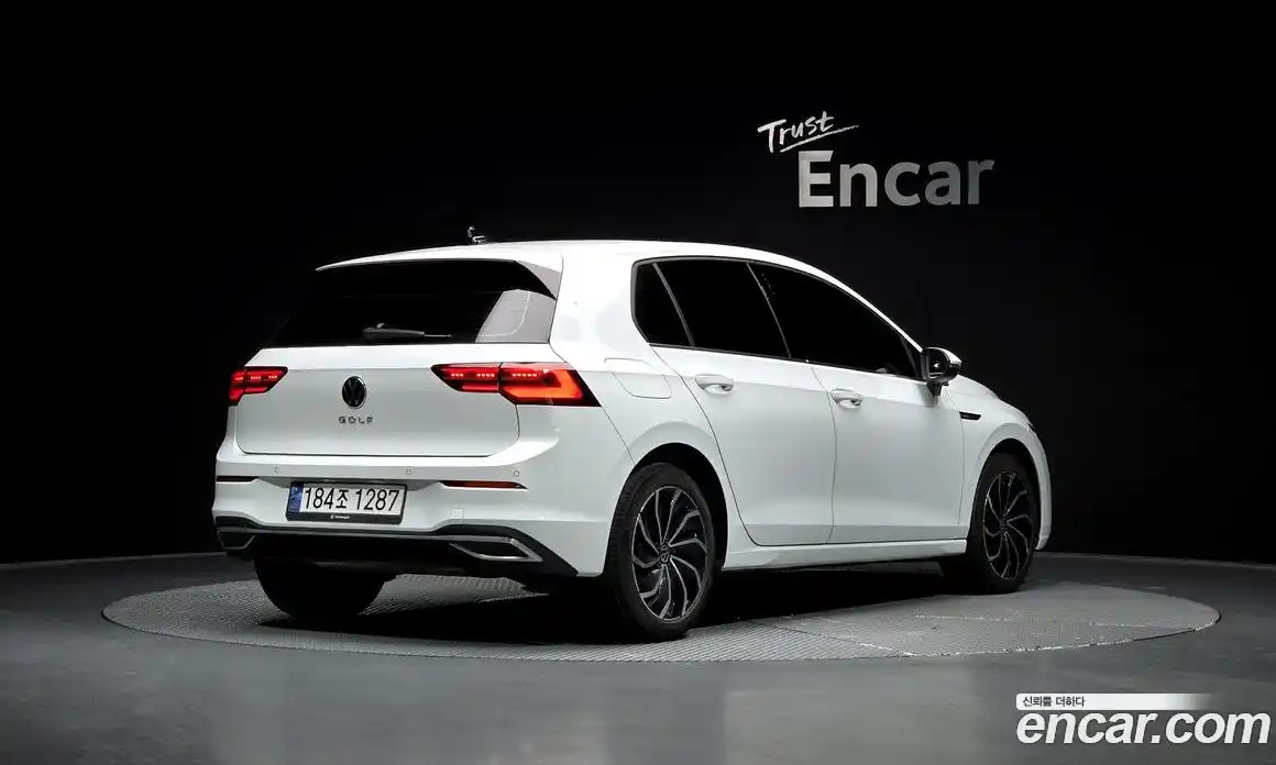 Volkswagen Golf 2023 2.0 Автомат в Москве № 215037, фото 7