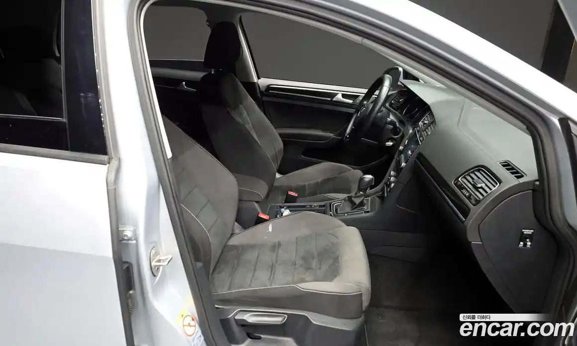 Volkswagen Golf 2014 1.6 Автомат в Москве № 215195, фото 4