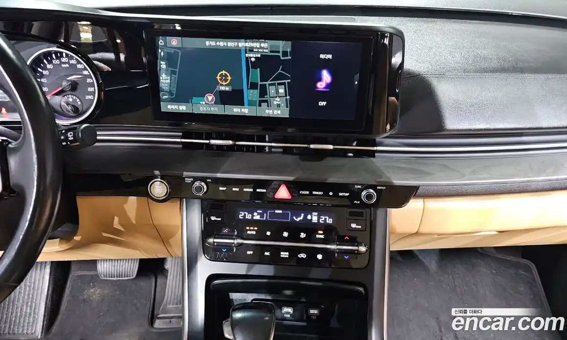 Kia Canival 2023 3.5 Автомат в Москве № 307967, фото 1