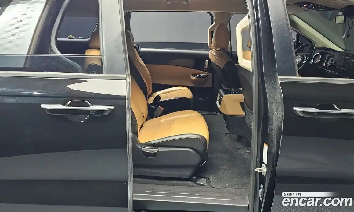 Kia Canival 2023 3.5 Автомат в Москве № 307967, фото 16