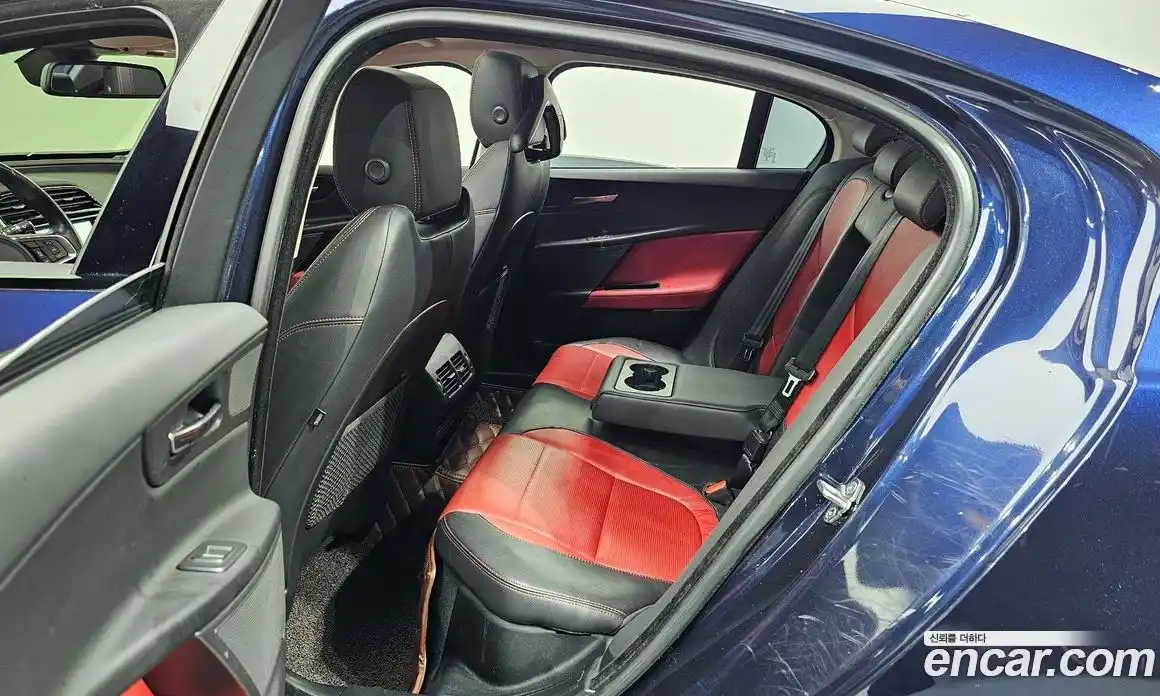 Jaguar XE 2016 2.0 Автомат в Москве № 311149, фото 15