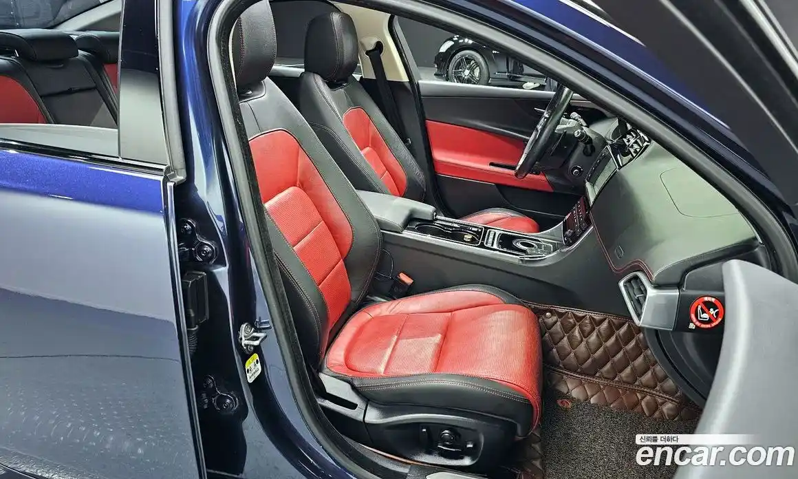 Jaguar XE 2016 2.0 Автомат в Москве № 311149, фото 4