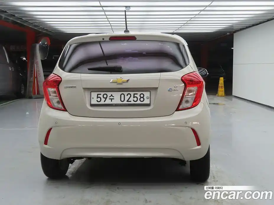 Chevrolet Spark 2016 1.0 Автомат в Москве № 396960, фото 4