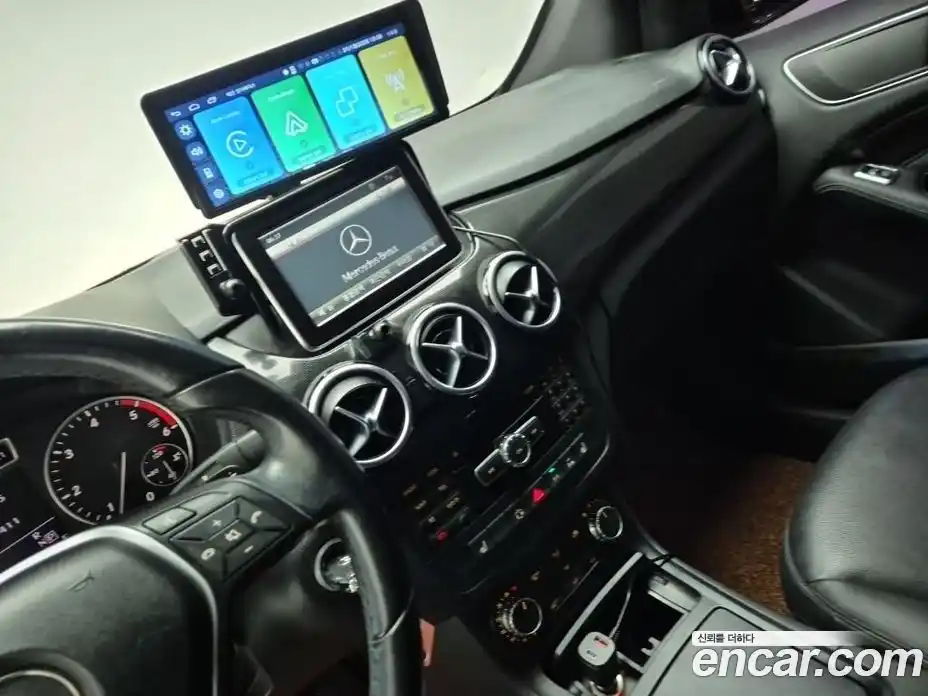 Mercedes-Benz B-Class 2015 1.8 Автомат в Москве № 495938, фото 9