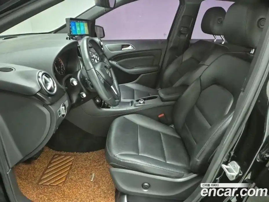 Mercedes-Benz B-Class 2015 1.8 Автомат в Москве № 495938, фото 10