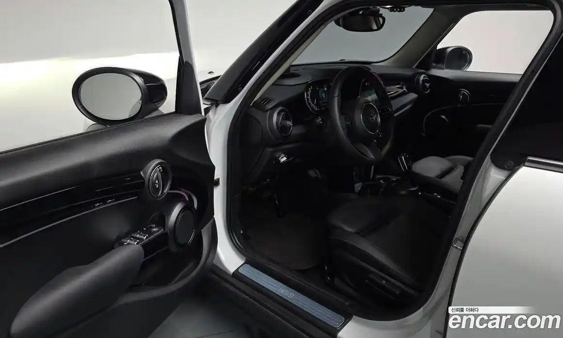 Mini Cooper 2023 1.5 Автомат в Москве № 499049, фото 11