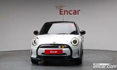 Mini Cooper 2023 1.5 Автомат в Москве № 499049, миниатюра 3