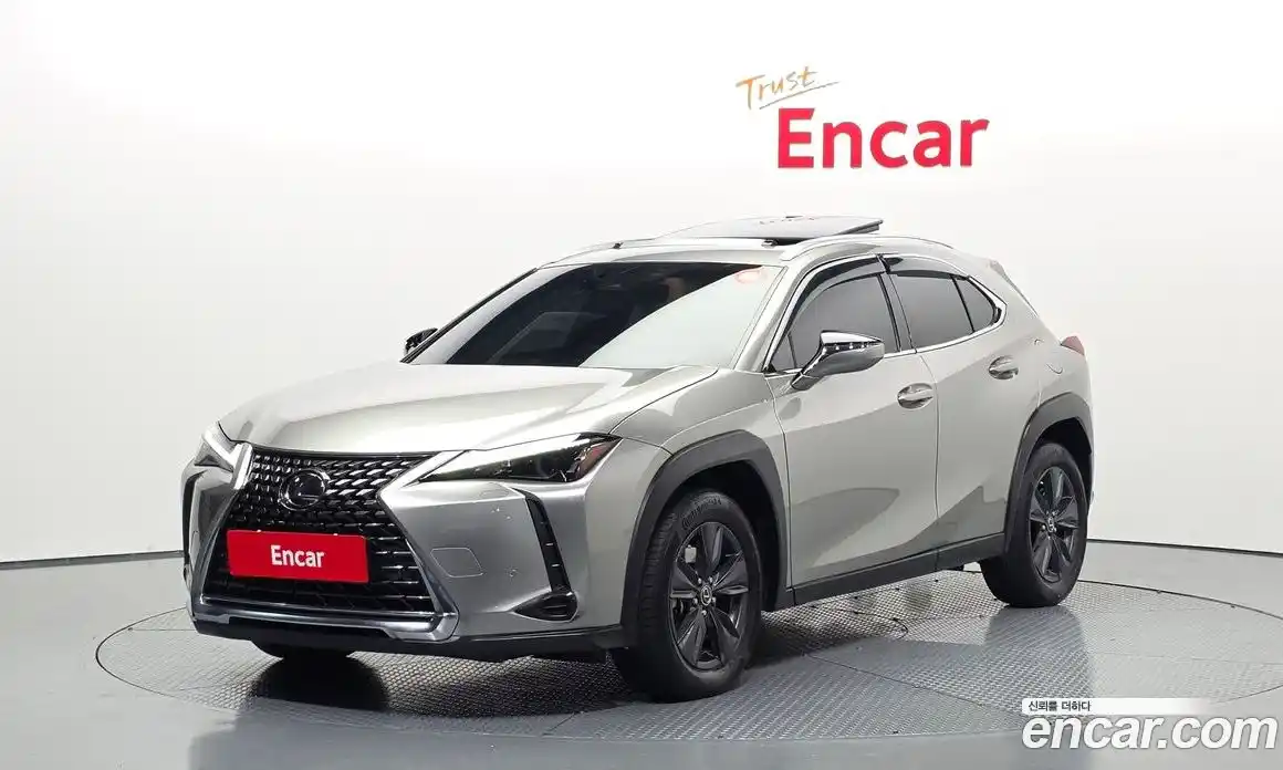 Lexus UX 2024 2.0 Автомат в Москве № 499605, фото 1