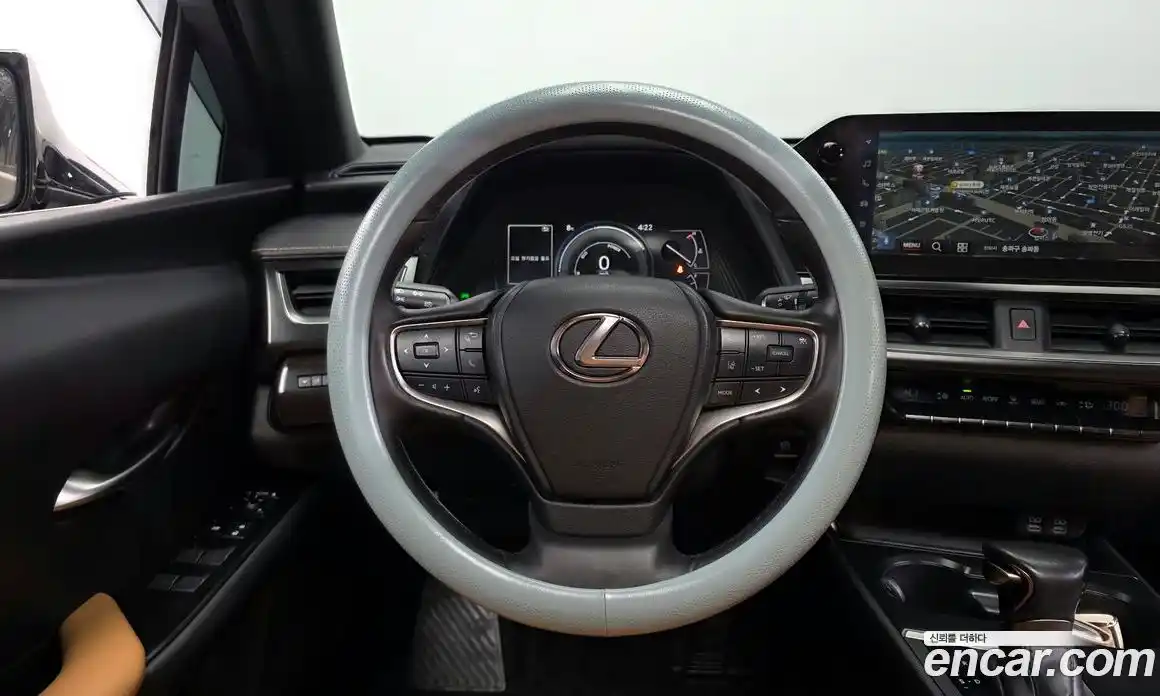 Lexus UX 2024 2.0 Автомат в Москве № 499605, фото 13