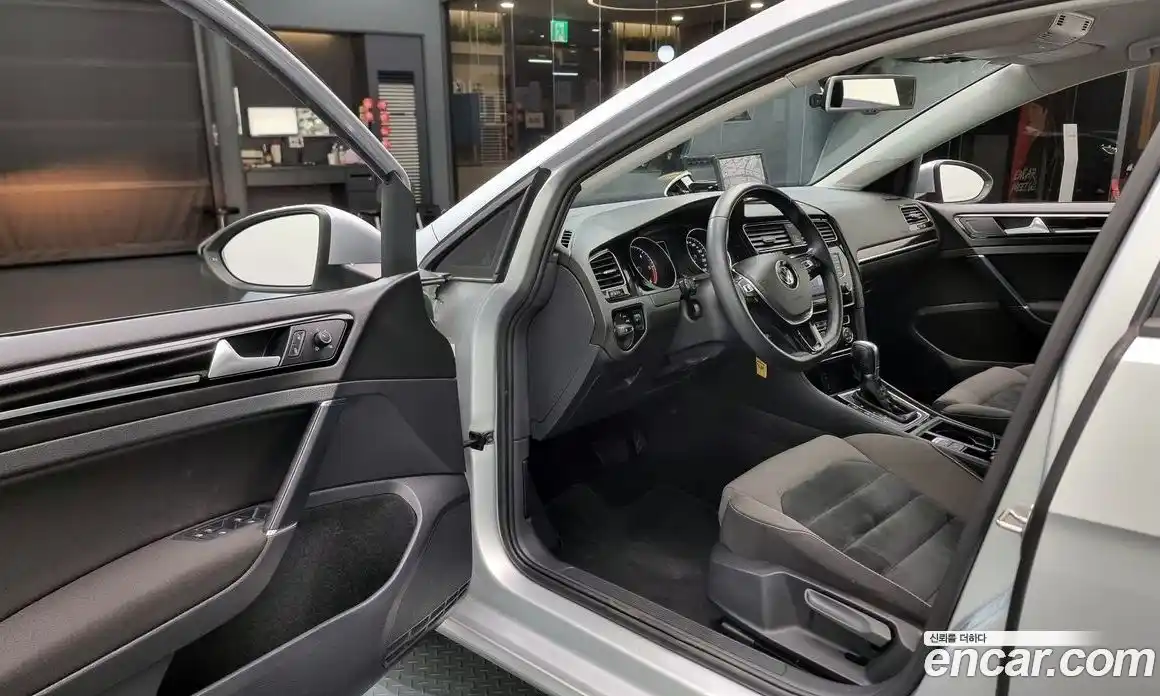 Volkswagen Golf 2013 1.6 Автомат в Москве № 499775, фото 11