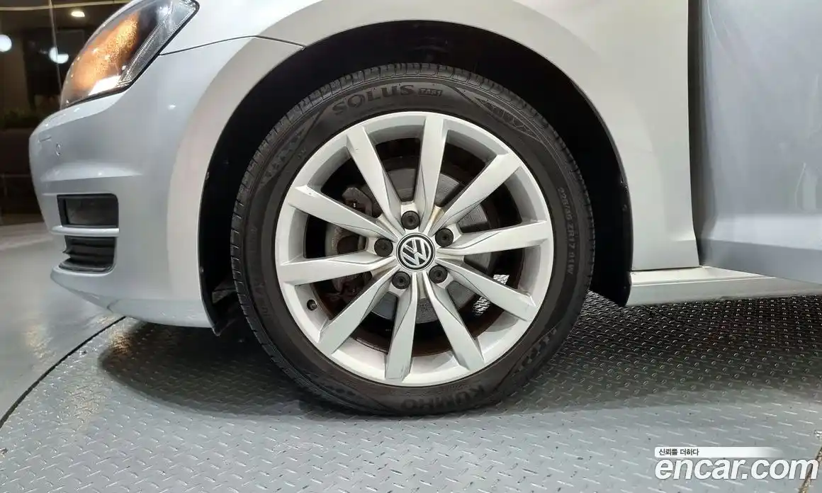 Volkswagen Golf 2013 1.6 Автомат в Москве № 499775, фото 5