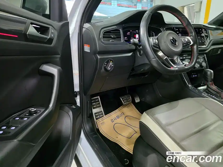 Volkswagen T-Roc 2021 2.0 Автомат в Москве № 499908, фото 15