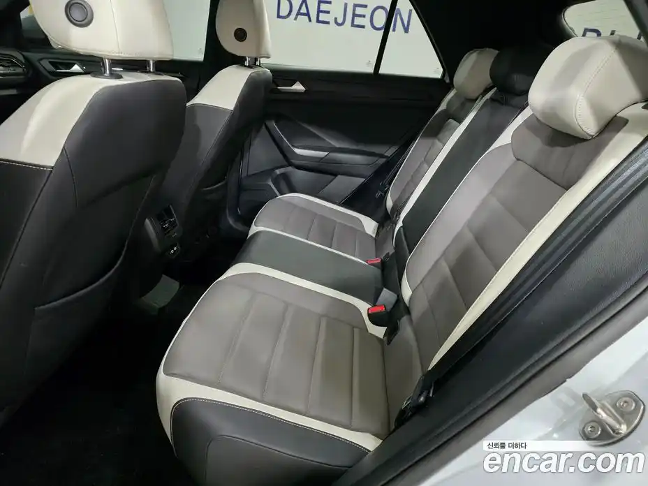 Volkswagen T-Roc 2021 2.0 Автомат в Москве № 499908, фото 17